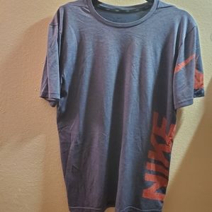 🌞 3/$15 Nike athletic tee